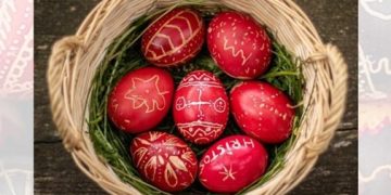 Atelier de încondeiat ouă, organizat la Muzeul Satului din Baia Mare