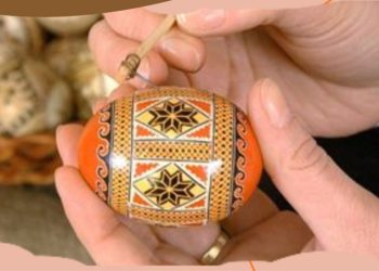 Atelier de încondeiat ouă pentru începători, organizat la Muzeul Județean de Istorie și Arheologie Maramureș