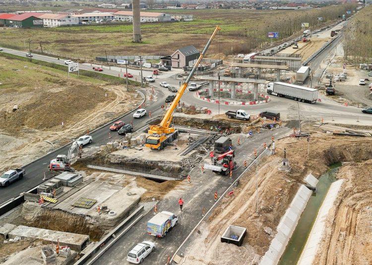 Atenție, șoferi! Restricții de circulație la intrarea în Baia Mare, se montează grinzi la Pasajul Clubul Văcarilor 