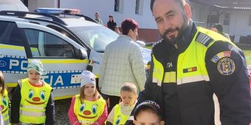 Polițiștii din Vișeu de Sus, lecții de siguranță pentru cei mici