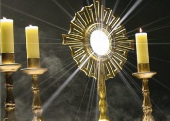 „24 de ore pentru Domnul” – moment de rugăciune și adorație la Biserica Sfânta Treime din Baia Mare