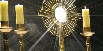 „24 de ore pentru Domnul” – moment de rugăciune și adorație la Biserica Sfânta Treime din Baia Mare