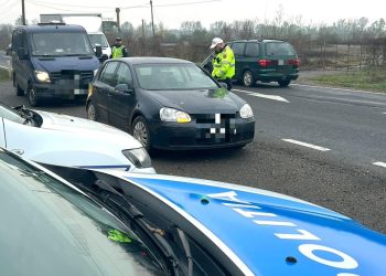 Tânăr de 23 de ani reținut în Maramureș. A fiost depistat fără permis, cu numere false și mașină neînmatriculată