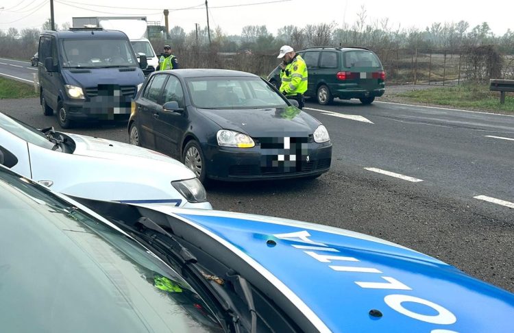 Tânăr de 23 de ani reținut în Maramureș. A fost depistat fără permis, cu numere false și mașină neînmatriculată