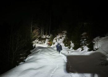 Misiune încheiată cu succes, după o noapte pe munte. Trei cetățeni ucraineni salvați din zona Vârful Corbu