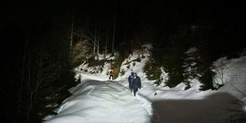 Misiune încheiată cu succes, după o noapte pe munte. Trei cetățeni ucraineni salvați din zona Vârful Corbu