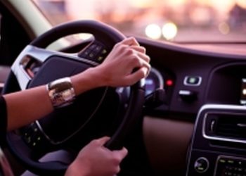 Femeie prinsă pe bd. Regele Ferdinand la volanul unei mașini radiate