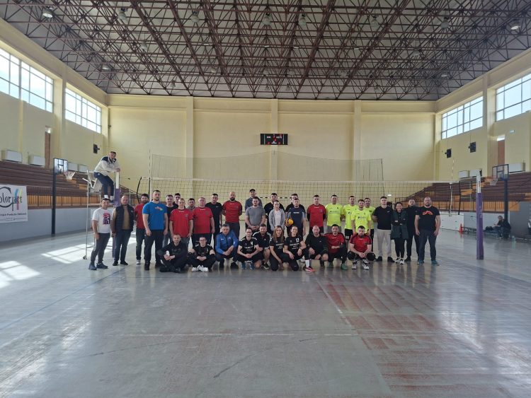 Polițiștii maramureșeni, competiție de volei la Târgu Lăpuș