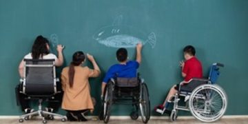 ANALIZĂ: Educația pentru elevii cu CES, în prag de colaps. Numărul copiilor s-a dublat, sprijinul din școli scade