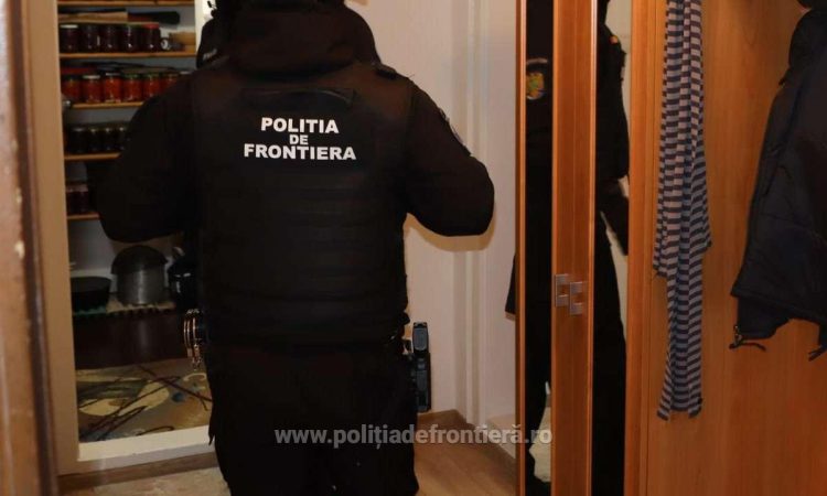 Trafic de migranți în Maramureș – 52.000 de euro descoperiți la percheziții