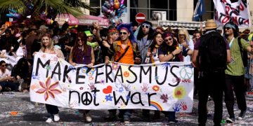 Ești student? Ai putea merge cu Erasmus în Regatul Unit din 2027