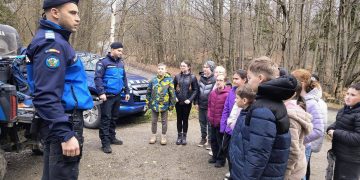 Drumeție educativă la Lacul Bodi, organizată de jandarmii montani