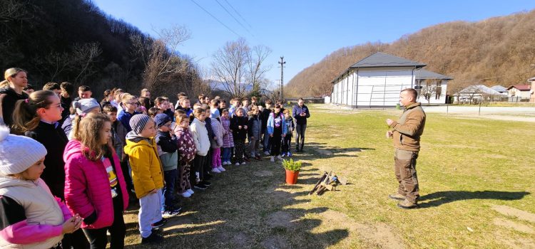 Aproape 1.000 de elevi au descoperit pădurea în cadrul programului „Săptămâna Verde”