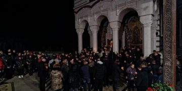 Slujba de Înviere și Sfânta Liturghie în noaptea de Paști, la Mănăstirea „Sfânta Ana” Rohia