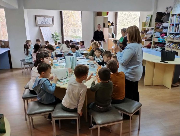 Magia poeziei, descoperită la bibliotecă: Otilia Cazimir, mai aproape de cei mici