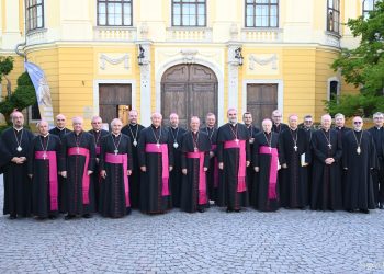 Episcopii catolici din România îndeamnă la rugăciune și post pentru pace, în sprijinul Papei Leon al XIV-lea