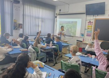 Elevii din Baia Mare, informați cum să se protejeze de mușcăturile de căpușă