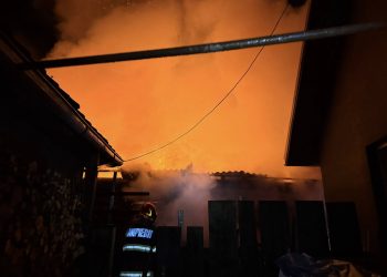 Flăcări la o anexă din Târgu Lăpuș, stinse la timp de pompierii militari și voluntari