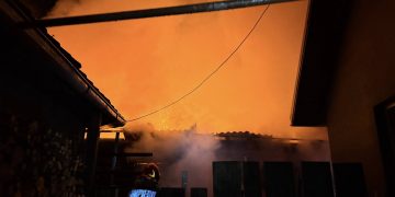 Flăcări la o anexă din Târgu Lăpuș, stinse la timp de pompierii militari și voluntari