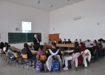 Educație antreprenorială pentru elevii din Fărcașa: „De la idee la afacere” cu sprijinul EUROPE DIRECT Maramureș