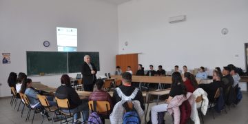 Educație antreprenorială pentru elevii din Fărcașa: „De la idee la afacere” cu sprijinul EUROPE DIRECT Maramureș