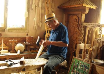 Tradiția lemnului din Maramureș, susținută de ASSOC prin formarea de noi tâmplari artizanali