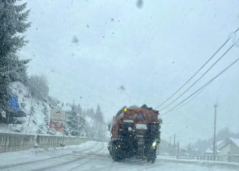 DN18 / Pasul Prislop – Ninge, dar traficul se desfășoară normal