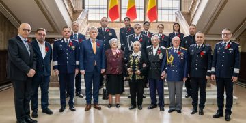 Veteranii de război, omagiați la MAI: Cătălin Predoiu le-a oferit diplome de recunoștință