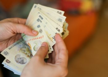 Burse sociale din fonduri europene pentru studenți: încă 10.000 de tineri vor primi sprijin financiar din luna mai