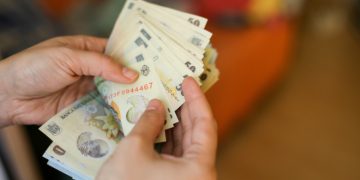 Burse sociale din fonduri europene pentru studenți: încă 10.000 de tineri vor primi sprijin financiar din luna mai