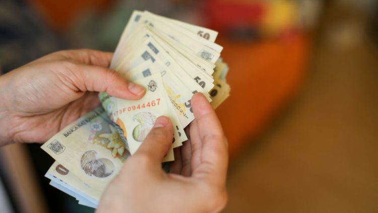 Burse sociale din fonduri europene pentru studenți: încă 10.000 de tineri vor primi sprijin financiar din luna mai