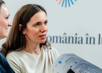 Telefonul și copilăria digitală: Mirabela Grădinaru propune acces întârziat și control parental