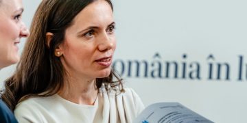 Telefonul și copilăria digitală: Mirabela Grădinaru propune acces întârziat și control parental