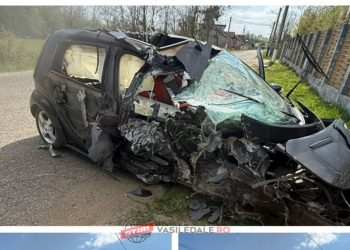 IMPACT DEVASTATOR între Tăuții Măgherăuș și Băița! Mașină făcută praf după ce șoferul a evitat în ultima clipă un biciclist – a scăpat ca prin minune!