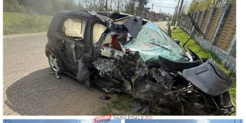 IMPACT DEVASTATOR între Tăuții Măgherăuș și Băița! Mașină făcută praf după ce șoferul a evitat în ultima clipă un biciclist – a scăpat ca prin minune!