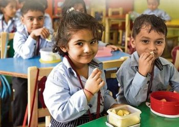 Alimentația copiilor influențează direct performanța școlară. Unul din trei elevi are probleme de greutate, avertizează specialiștii