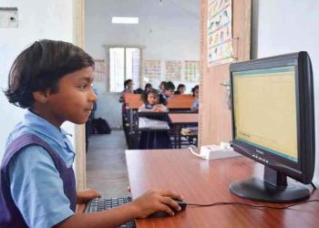 200 de euro pentru elevi și studenți pentru un calculator, același sprijin ca acum 20 de ani: programul „Euro 200” ridică semne de întrebare