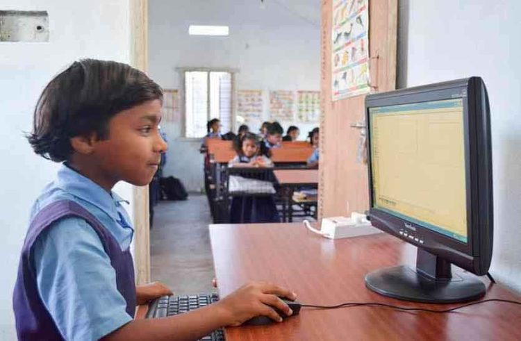 200 de euro pentru elevi și studenți pentru un calculator, același sprijin ca acum 20 de ani: programul „Euro 200” ridică semne de întrebare