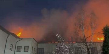 Incendiu puternic la acoperişul unor chilii ale Mănăstirii Bistriţa