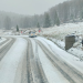 Ninsori la Cavnic, drumuri acoperite cu zăpadă și trafic îngreunat