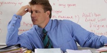 „Mă simt ca un impostor cu diplomă”. Profesorii debutanți, copleșiți de birocrație și lipsa sprijinului în școli