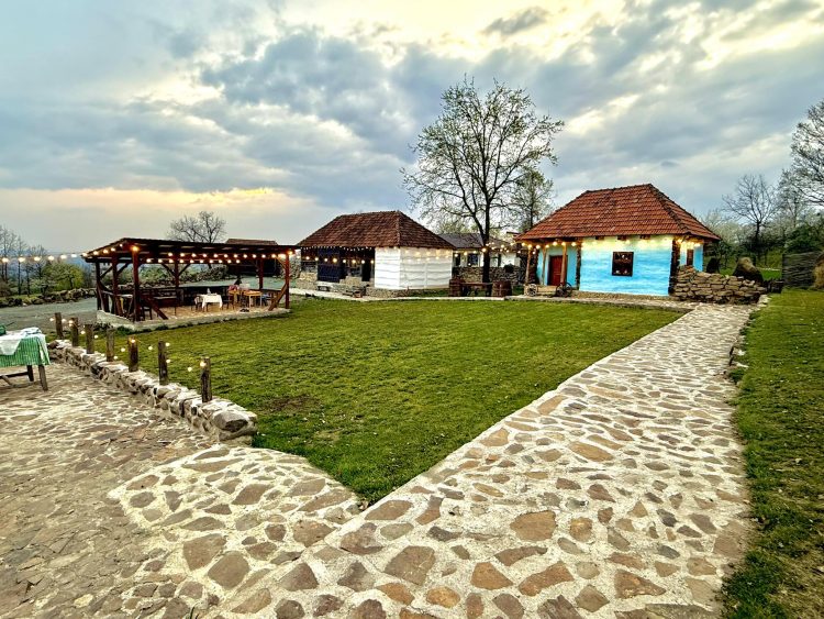 Două zile de tradiție și muzică autentică la Cetatea Fiscilașului din Șișești, de 1 și 2 mai