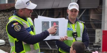 Educație rutieră pentru cei mici, alături de polițiști, la o grădiniță din Baia Mare