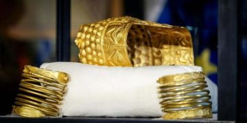 Coiful de la Coțofenești și două brățări dacice ajung astăzi în România, la 14 luni după jaful de la Muzeul Drents