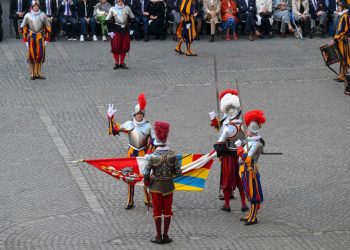 Moment istoric pe 6 mai 2026 la Vatican: noile gărzi elvețiene jură loialitate Papei Leon al XIV-lea