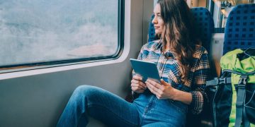 Tinerii de 18 ani din România pot călători gratuit în Europa prin programul DiscoverEU