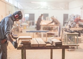 Sălaj: o firmă cu tradiție din Surduc se închide iar 73 de oameni rămân fără loc de muncă