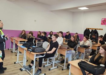 Elevii din Vișeu de Sus, informați despre riscurile consumului de droguri și violență