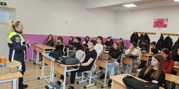 Elevii din Vișeu de Sus, informați despre riscurile consumului de droguri și violență