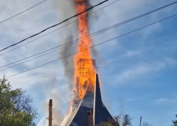 Biserica greco-catolică de lemn din Șurdești, cuprinsă de flăcări